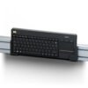 Exemple de montage des supports noirs mats avec un clavier Logitech K400 Plus AZERTY et un profilé aluminium 80 × 40